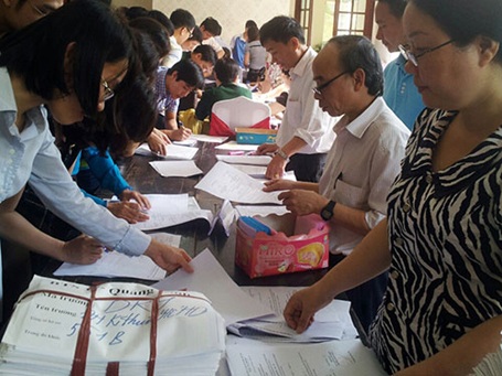 Sư phạm mất mùa - 1 Các trường ĐH phía Bắc nhận bàn giao hồ sơ từ các sở GD-ĐT. (Ảnh: Yến Anh)