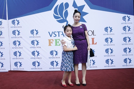 Khánh thành giai đoạn 2 tòa nhà mới VSTARSCHOOL - 4 Phụ huynh Bùi Thị Thảo