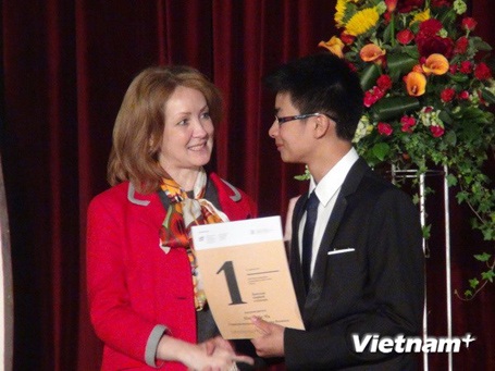 Việt Nam thắng lớn ở kỳ thi Olympic Tiếng Nga quốc tế 2014 - 1 Học sinh Việt Nam nhận giải thưởng. (Ảnh: Duy Trinh/Vietnam+)