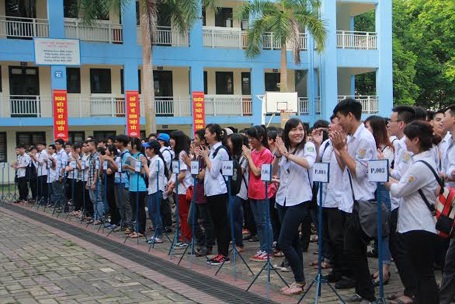 Hôm nay, hơn 910.000 thí sinh nghe phổ biến quy chế thi tốt nghiệp - 2 Thí sinh xem số báo danh