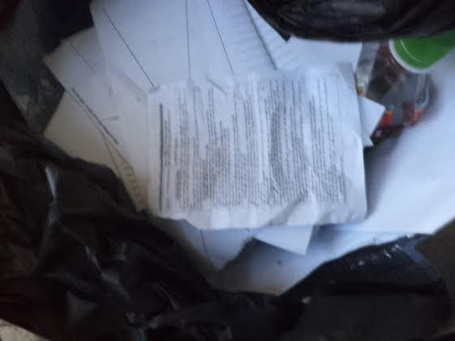 Phao thi được gom vào các túi nilon.