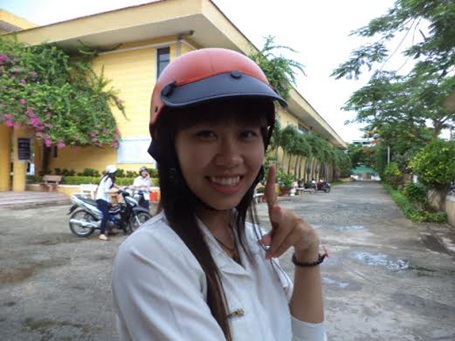 Biển đảo tiếp tục “nóng” trong đề thi Địa lý - 17 Thí sinh Trần Hương Xuân cười tươi saɵ khi thi xong môn Địa lý. (Ảnh: Bạch Dương)