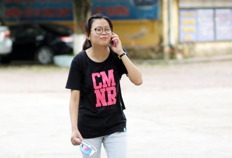 Đề Ngữ văn bàn về lòng yêu nước chân chính - 9 Thí sinh Trường CĐ Sư phạm Hà Nội hoàn thành buổi thi môn Sinh học. (Ảnh: Mai Châm)