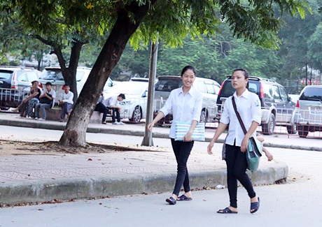 Chùm ảnh: Hồi hộp bước vào môn thi đầu tiên - 3 Mai Châm