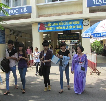 Đề Ngữ văn bàn về lòng yêu nước chân chính - 6 Thí sinh Cao đẳng hoàn thành môn thi cuối