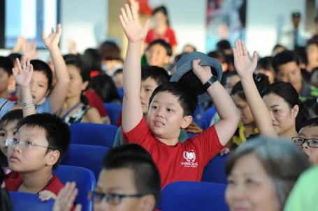 Đoàn hợp xướng giành giải Grammy giao lưu tại Vinschool - 4 Học sinh Vinschool tham gia giao lưu trong chương trình.