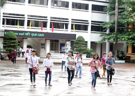 Xuất hiện 5 thủ khoa 30 điểm tuyệt đối - 1 Thí sinh tới làm thủ tục dự thi tại Trường CĐ Sư phạm Hà Nội. (Ảnh: Mai Châm)