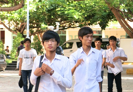 Thí sinh vừa hoàn thành buổi thi môn Vật lý chiều nay (4/7) tại Đà Nẵng.