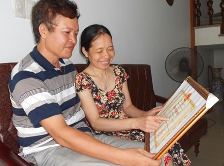 Giải thưởng của niềm đam mê Toán học - 2 Niềm tự hào của bố mẹ Quân sau khi biết tin con đoạt giải.