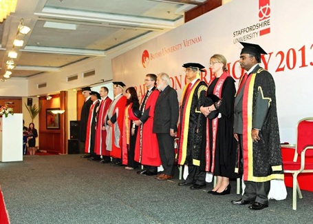 British University Vietnam và chính sách học phí tích cực năm học 2014-2015 - 1 Hình ảnh về lễ tốt nghiệp khóa học đầu tiên tại BUV
