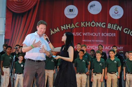 Đoàn hợp xướng giành giải Grammy giao lưu tại Vinschool - 1 Đoàn hợp xướng giành giải Grammy giao lưu tại Vinschool