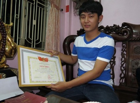 4 thủ khoa 28,5 điểm là học sinh Trường Chuyên Quốc học Huế - 1 Thủ khoa Lương Mộng Vũ Ánh. (Ảnh: Giáo dục & Thời đại)