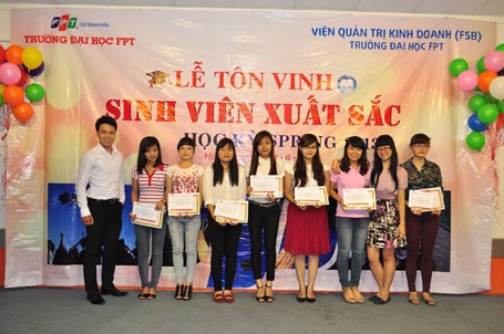 Tư vấn "Xét tuyển trực tuyến Chương trình Cử nhân Quốc tế FPT B2G" - 8 Lễ tôn vinh sinh viên xuất sắc chương trình FPT B2G