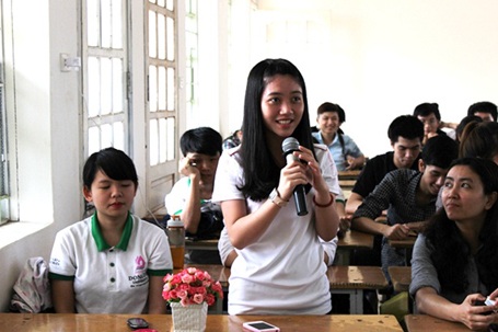 Xét tuyển nguyện vọng bổ sung - Thí sinh nên lựa chọn đại học nào? - 5 Sinh viên Khoa QHQT trường Đại học Đông Đô hào hứng trong buổi tọa đàm hướng nghiệp cuối khóa