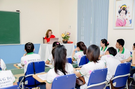 Xét tuyển nguyện vọng bổ sung - Thí sinh nên lựa chọn đại học nào? - 7 Lớp học tiếng Anh của các bạn sinh viên khoa Ngoại Ngữ trường Đông Đô