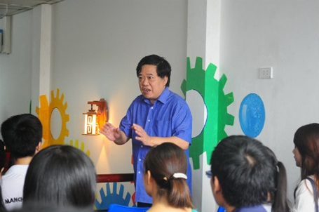 AiTi Education khai trương cơ sở 3 tại Cầu Giấy - 2 Cắt băng khánh thành khai trương AiTi Education cơ sở 3.