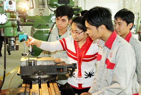 PGS Văn Như Cương bàn về kéo dài cấp THCS lên thành 5 năm - 3 Các địa phương cần chú trọng đầu tư hơn cho các trường dạy nghề: (Ảnh minh họa: Hà Nội mới)