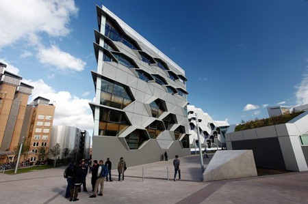 Tòa nhà công nghệ hi tech và IT tại Đại học Coventry.