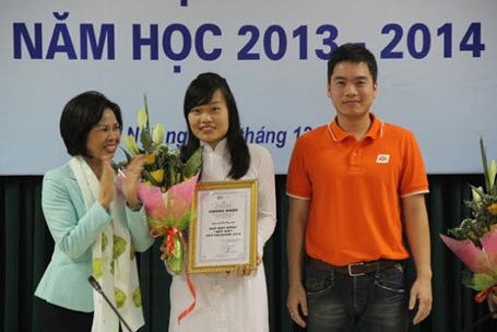 Giấc mơ kĩ sư viễn thông của cô sinh viên nghèo vượt khó