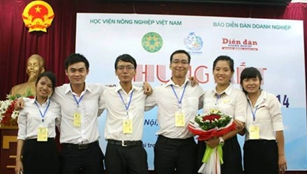 Cử nhân về quê làm nông dân - 1 Cử nhân về quê làm nông dân