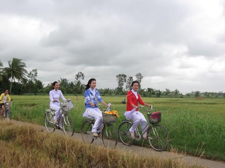 Đồng phục nữ học sinh nông thôn Sóc Trăng