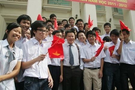 Những sự kiện thú vị xung quanh các thí sinh IMO của Việt Nam - 2 TS Lê bá Khánh Trình là người có lời giải đẹp và đạt giải đặc biệt ở IMO 1979