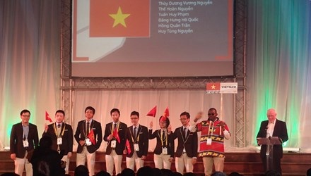 Bản đồ học sinh giỏi toán trải rộng khắp Việt Nam - 1 Đoàn Việt Nam tại lễ khai mạc IOlympic Toán học quốc tế (IMO) năm 2014