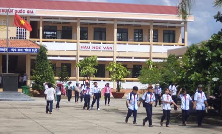 Đồng phục mới của học sinh Trường THCS Dương Kỳ Hiệp (huyện Long Phú, Sóc Trăng)