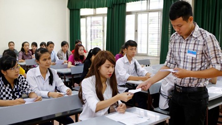 Tuyển sinh 2015: Nhiều trường không tuyển thí sinh thi ở địa phương - 1 Thí sinh dự thi vào trường Đại học Văn hóa - Hà Nội năm 2014. (Ảnh: Như Ý