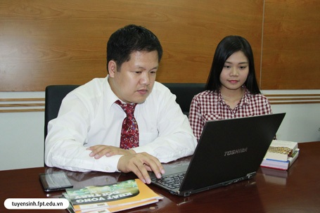 Giao lưu với hiệu trưởng đại học trẻ nhất Việt Nam về triết lý giáo dục mới - 7 TS. Đàm Quang Minh cảm thấy thú vị với câu hỏi của độc giả
