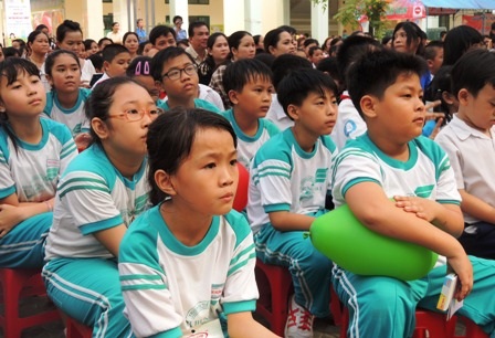 Nhận xét học sinh: Thực hiện bằng cách đối phó? - 1 Từ ngày 15/10, chính thức áp dụng đánh giá bằng nhận xét cho học sinh tiểu học