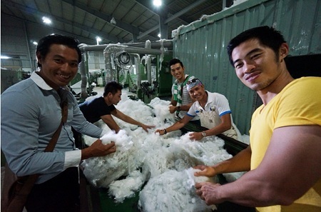 Dàn siêu mẫu thăm xưởng Nệm Kim Cương của Jimmii Nguyễn - 4 Dàn siêu mẫu thăm xưởng Nệm Kim Cương của Jimmii Nguyễn