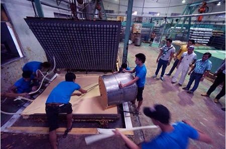 Dàn siêu mẫu thăm xưởng Nệm Kim Cương của Jimmii Nguyễn - 5 Dàn siêu mẫu thăm xưởng Nệm Kim Cương của Jimmii Nguyễn