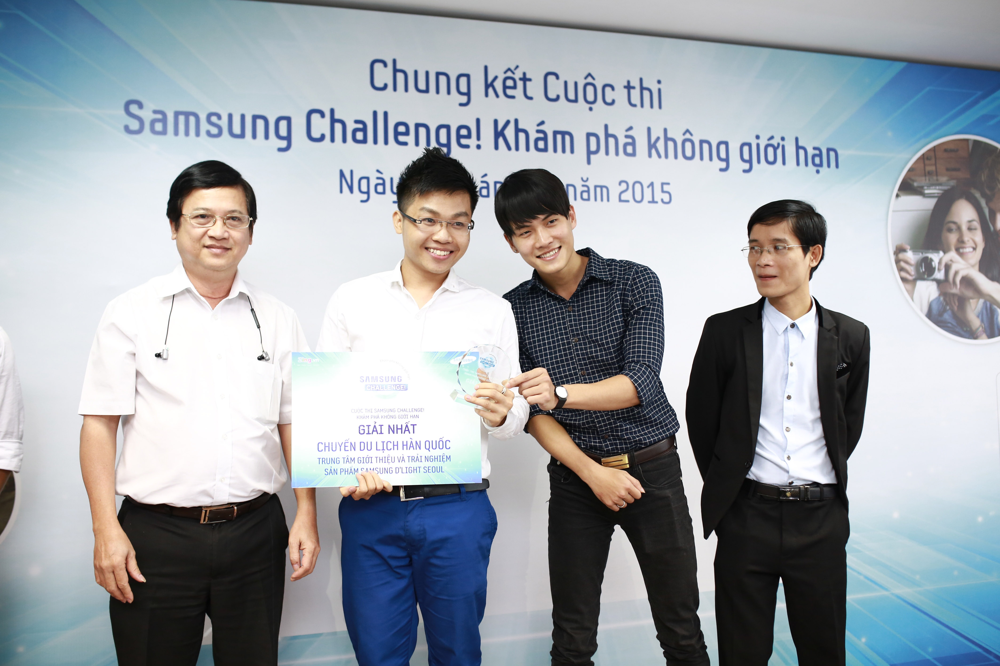 Chạm lên màn hình để chạm vào nhau - 3 Bạn Nguyễn Minh Chính(TP.HCM) đã đoạt giải Nhất của cuộc thi Samsung Challenge