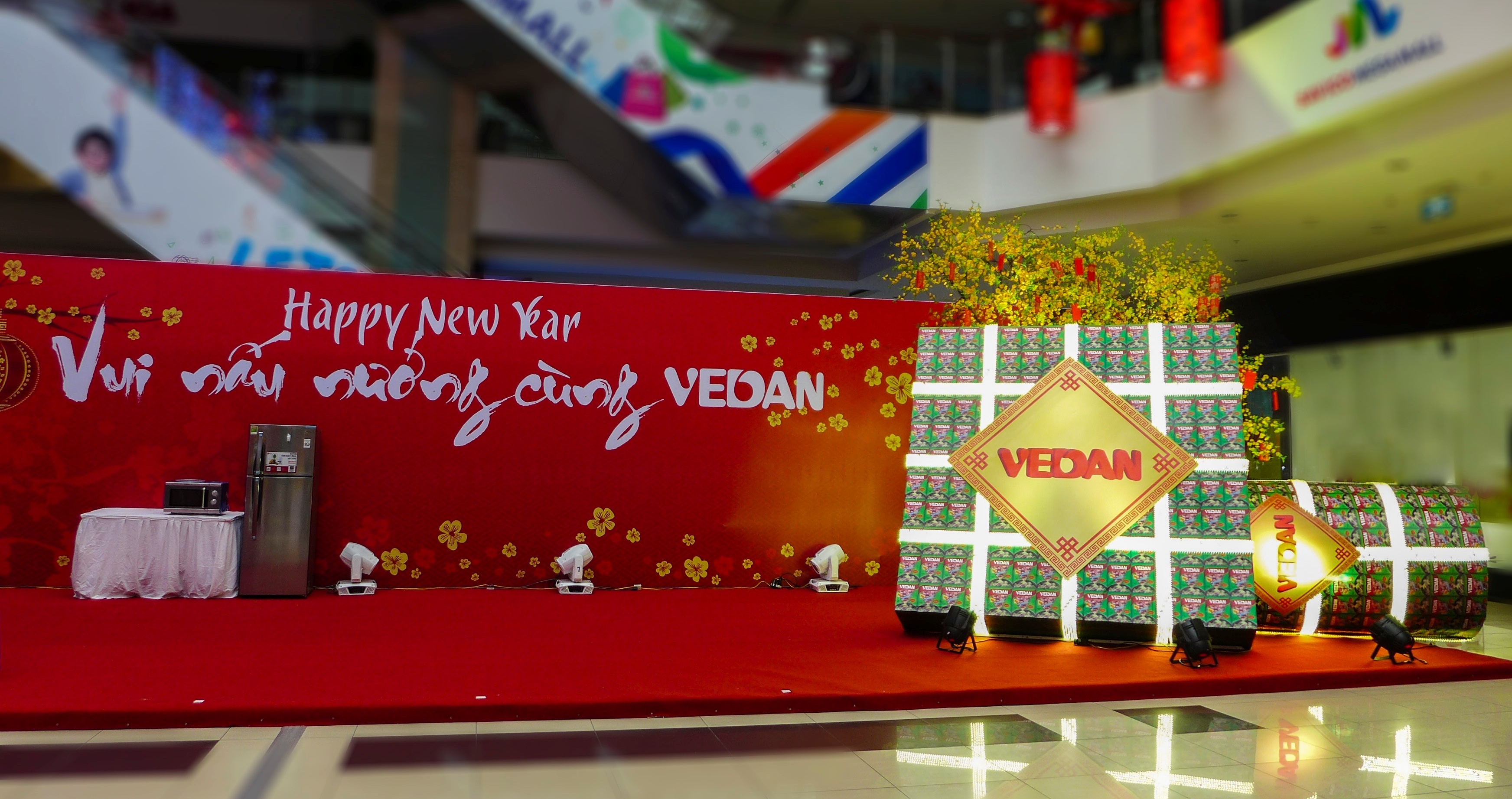 Thần tài nhảy Gangnam Style đại náo sự kiện Tết Vedan - 1 Toàn
cảnh sân khấu sự kiện “Vui nấu nướng cùng Vedan”