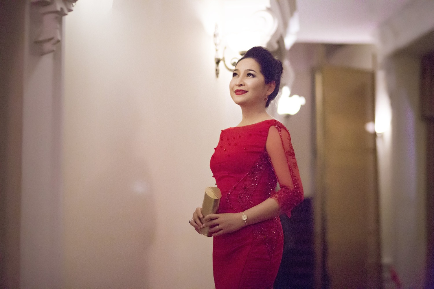 MC Quỳnh Hương lộng lẫy với phong cách thời trang mới - 4 Với sự thay đổi này, Quỳnh Hương đã nhận được hàng ngàn lượt yêu thích
trên trang mạng xã hội.