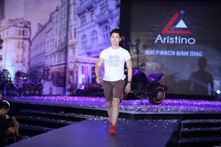 Johnny
Trí Nguyễn đẹp hút hồn trong trang phục của Aristino