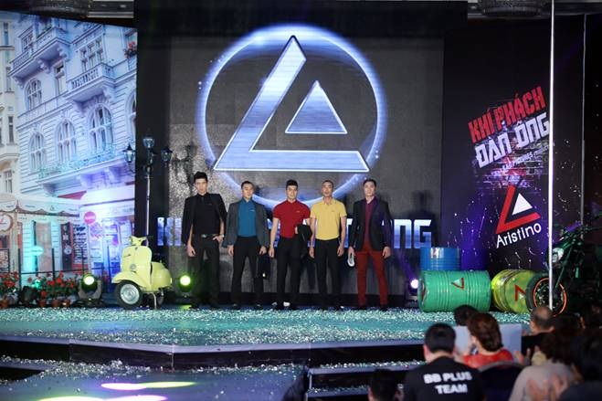 Johnny
Trí Nguyễn đẹp hút hồn trong trang phục của Aristino