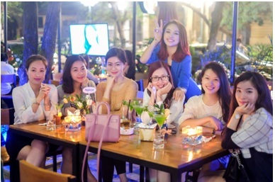 Thanh Vân Hugo xuất hiện cùng xe gắn pha lê Swarovski cực độc - 3 Thanh Vân Hugo xuất hiện cùng xe ga gắn pha Swarovski cực độc