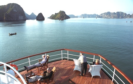 Du ngoạn vịnh Hạ Long