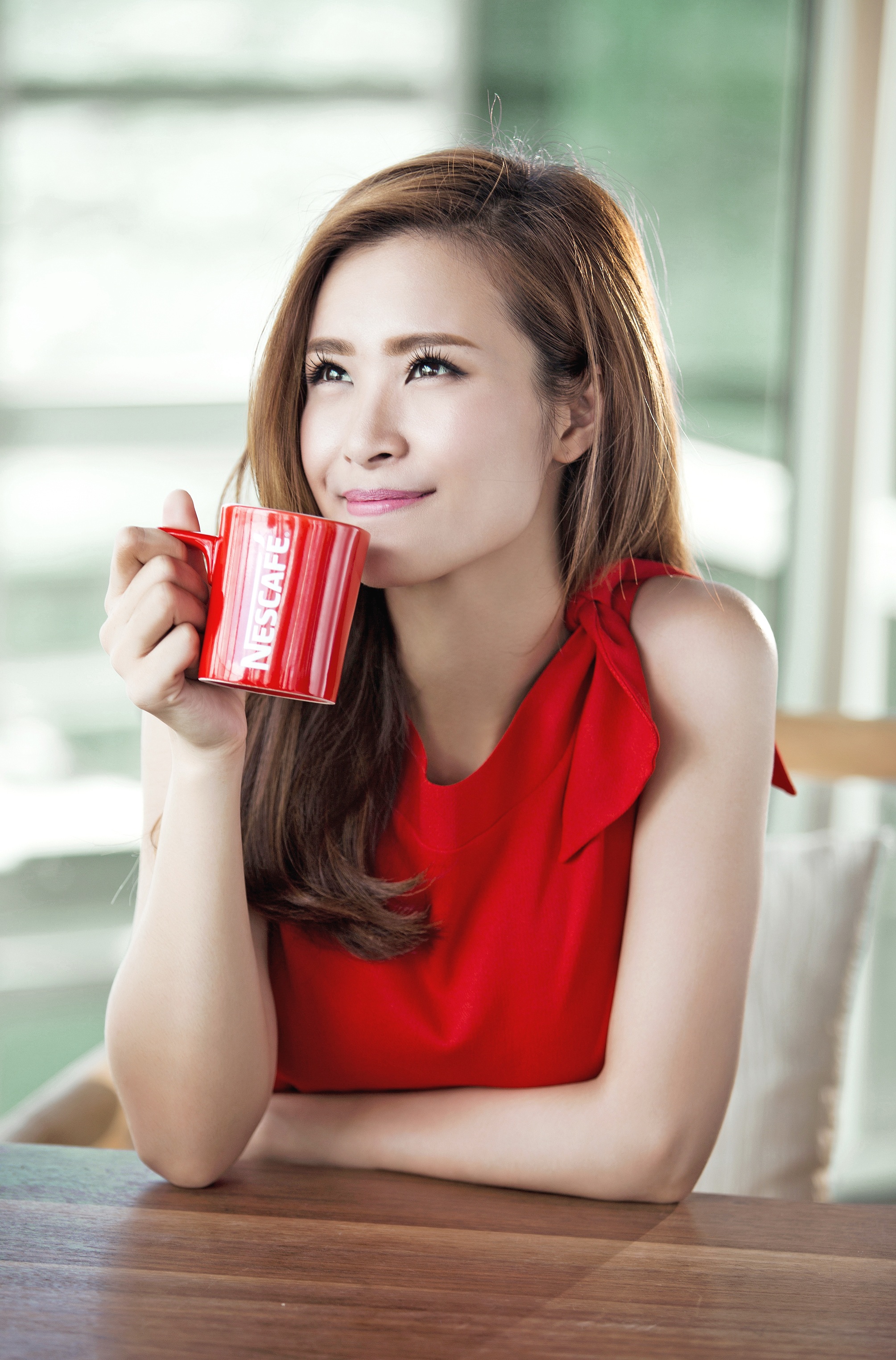 Thích thú tận hưởng từng ngụm cà phê “Sánh đậm”.