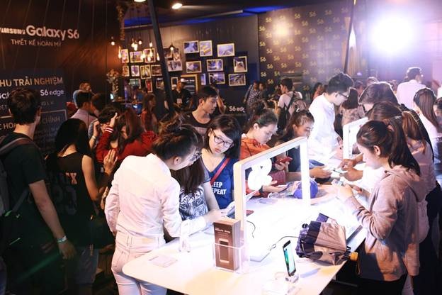 Khán giả trẻ phấn khích cùng loạt sao Việt tại YAN Beatfest 2015 - 12 Bên trong khu vực trải nghiệm sản phẩm.