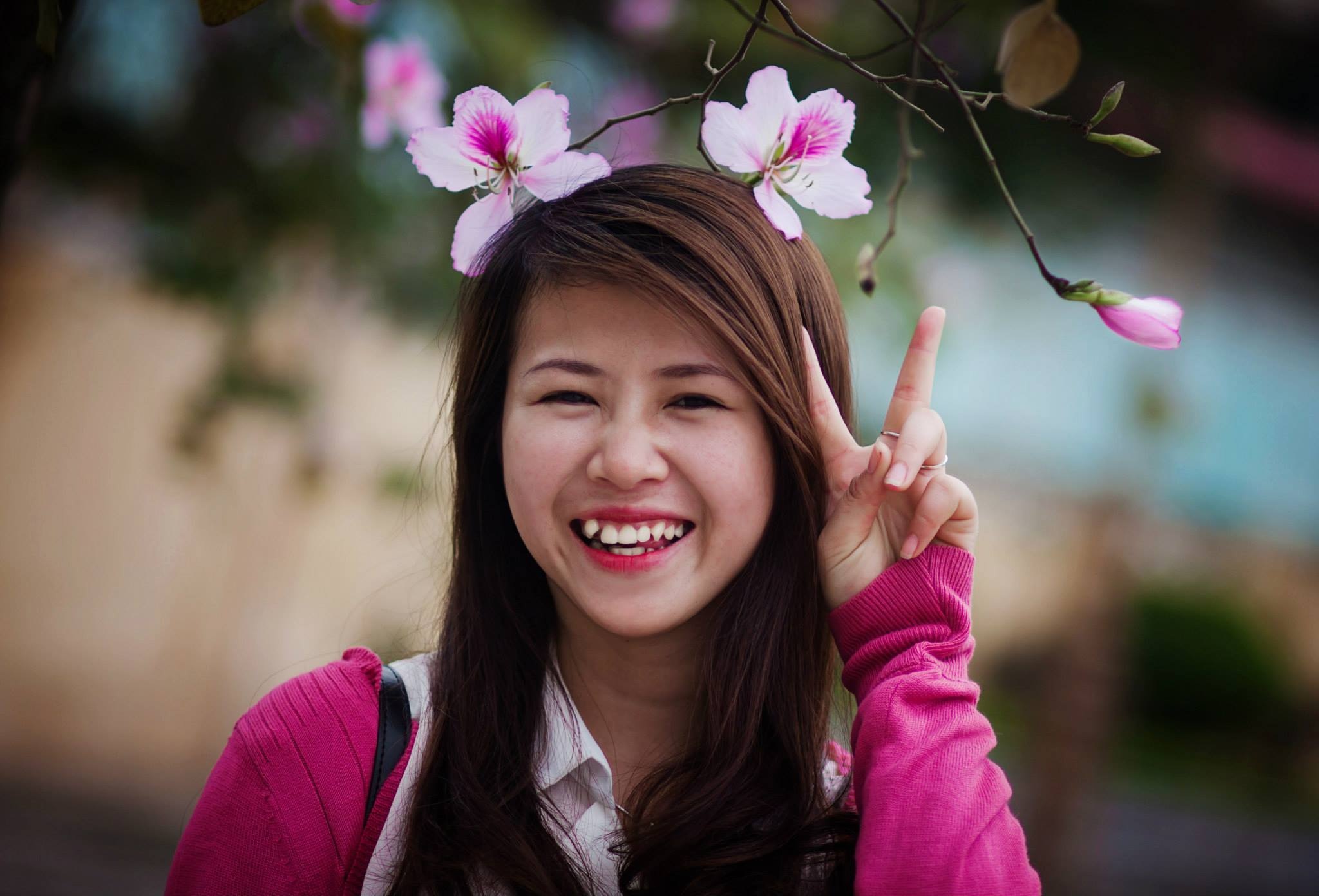 Gặp gỡ cô nàng 9x răng khểnh mê đi bụi - 3 Ngoài đời, Thuỳ Trang khá nhí nhảnh nhưng ở cô luôn toát lên sự mạnh mẽ và tự lập.
