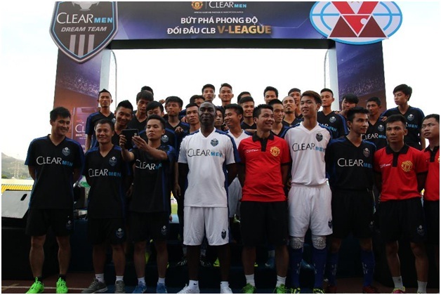 Đội bóng “Bứt phá phong độ” và những dấu ấn trên sân Cẩm Phả - 1 Andy
Cole và đội bóng Clear Men Bứt phá phong độ do anh và danh thủ Như Thuần lựa chọn
