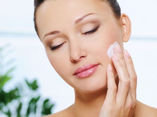 Bí quyết chăm sóc da mùa nắng nóng - 4 Giữ
da luôn sạch sẽ