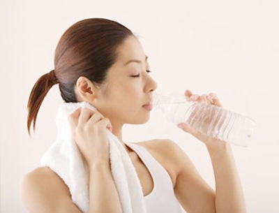 Bí quyết chăm sóc da mùa nắng nóng - 2 Chống
nắng