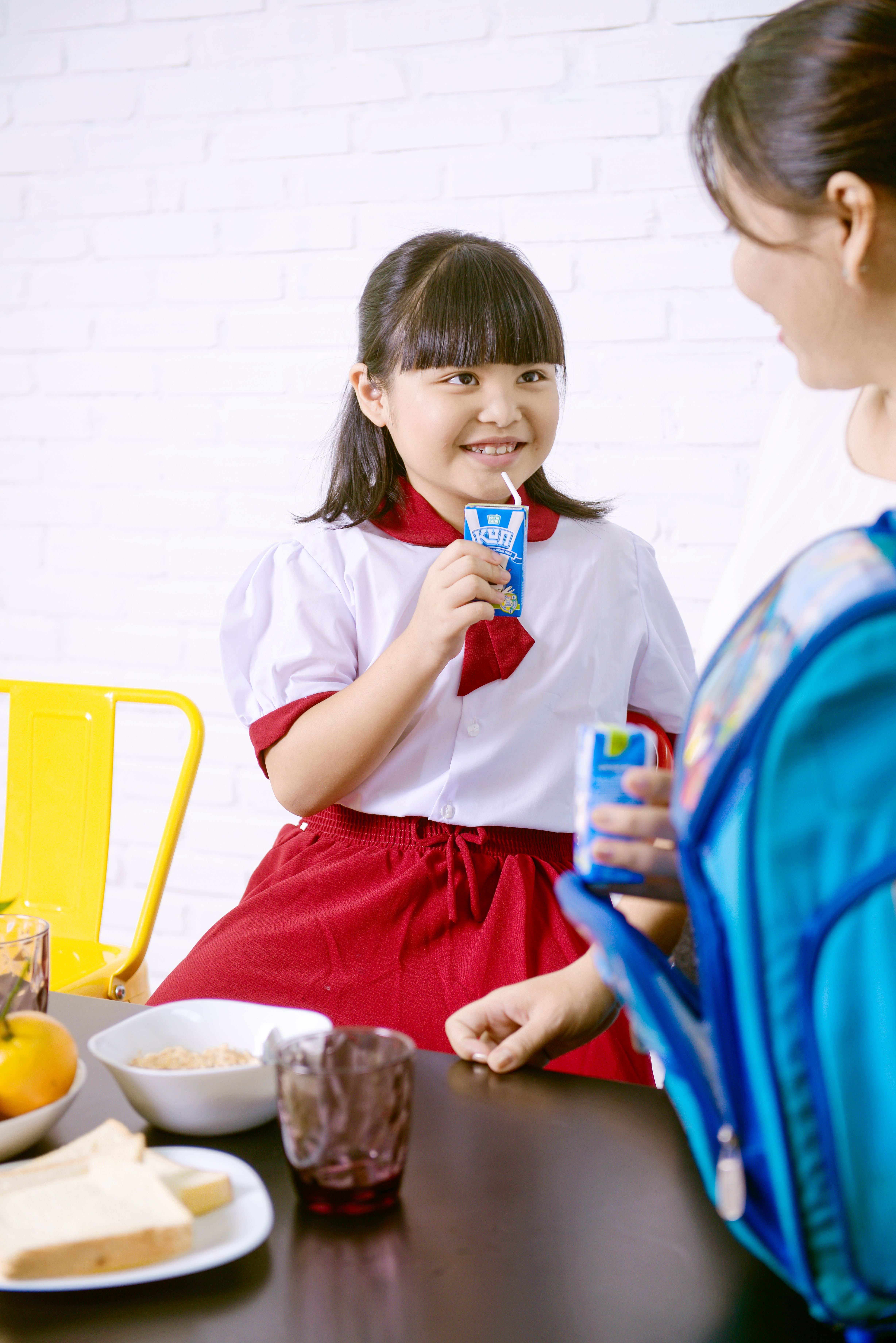 Bí quyết để kết thân với sữa - 1 Việc
nhìn thấy sữa ở khắp mọi nơi giúp trẻ có thói quen uống sữa đều đặn