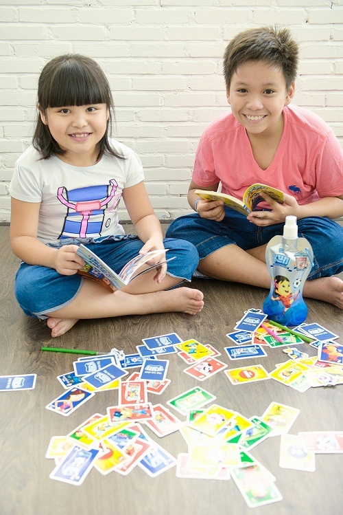 Sử
dụng đồ chơi tặng kèm theo các sản phẩm sữa để khuyến khích bé uống sữa thường
xuyên hơn.