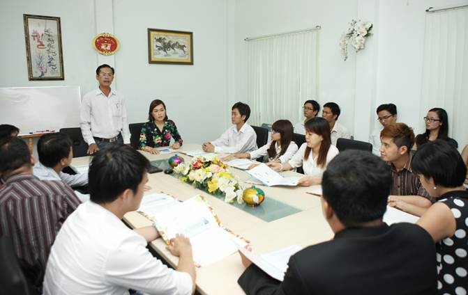 Alaska ra mắt dòng sản phẩm mới tiết kiệm 40% điện năng - 3 Đại diện phòng kĩ thuật trình bày lợi ích mà Gas R600A mang lại