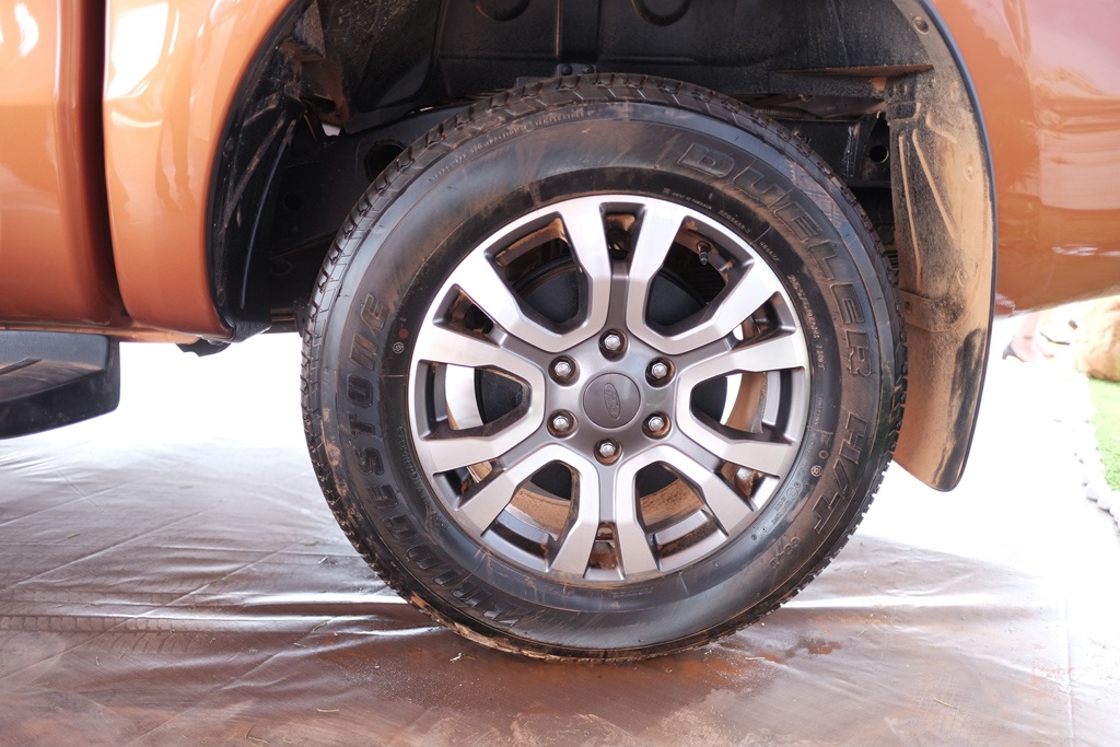 Soi kỹ Ford Ranger 2015 tại VOC 2015 - 11 Bảng điều khiển hiện
đại hơn với màn hình 8”